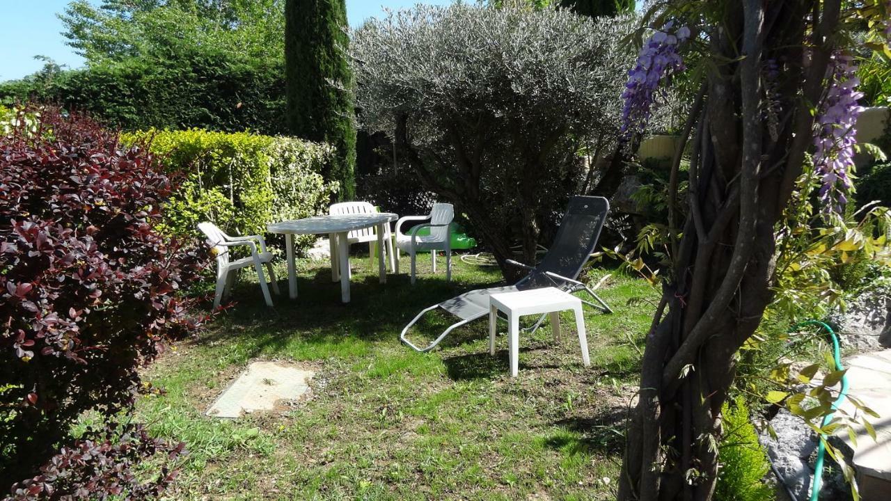 Les Chevrefeuilles Lägenhet Manosque Exteriör bild